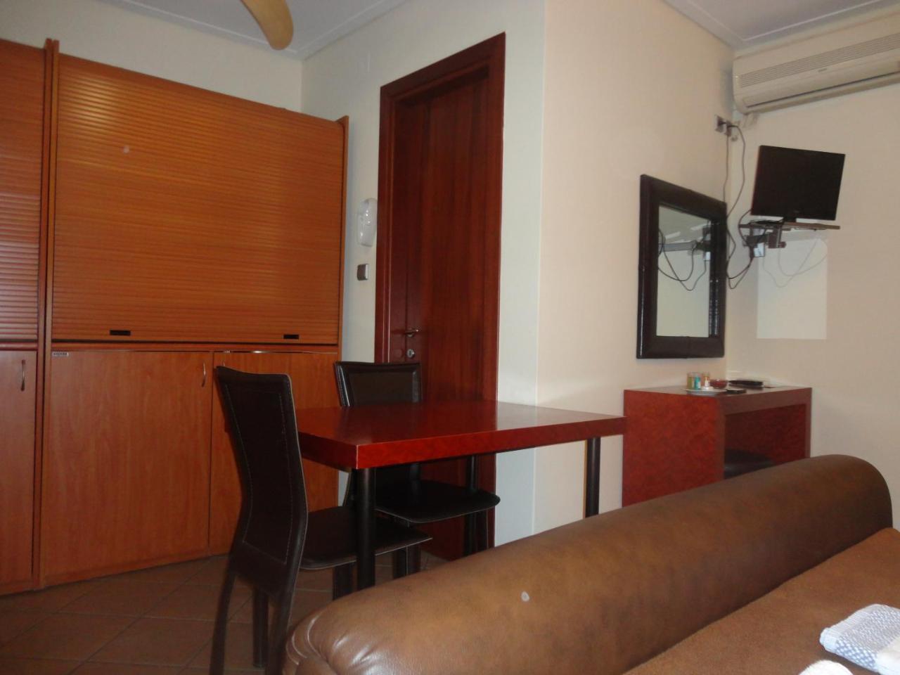 Lirio Guest House Makrakomi Экстерьер фото